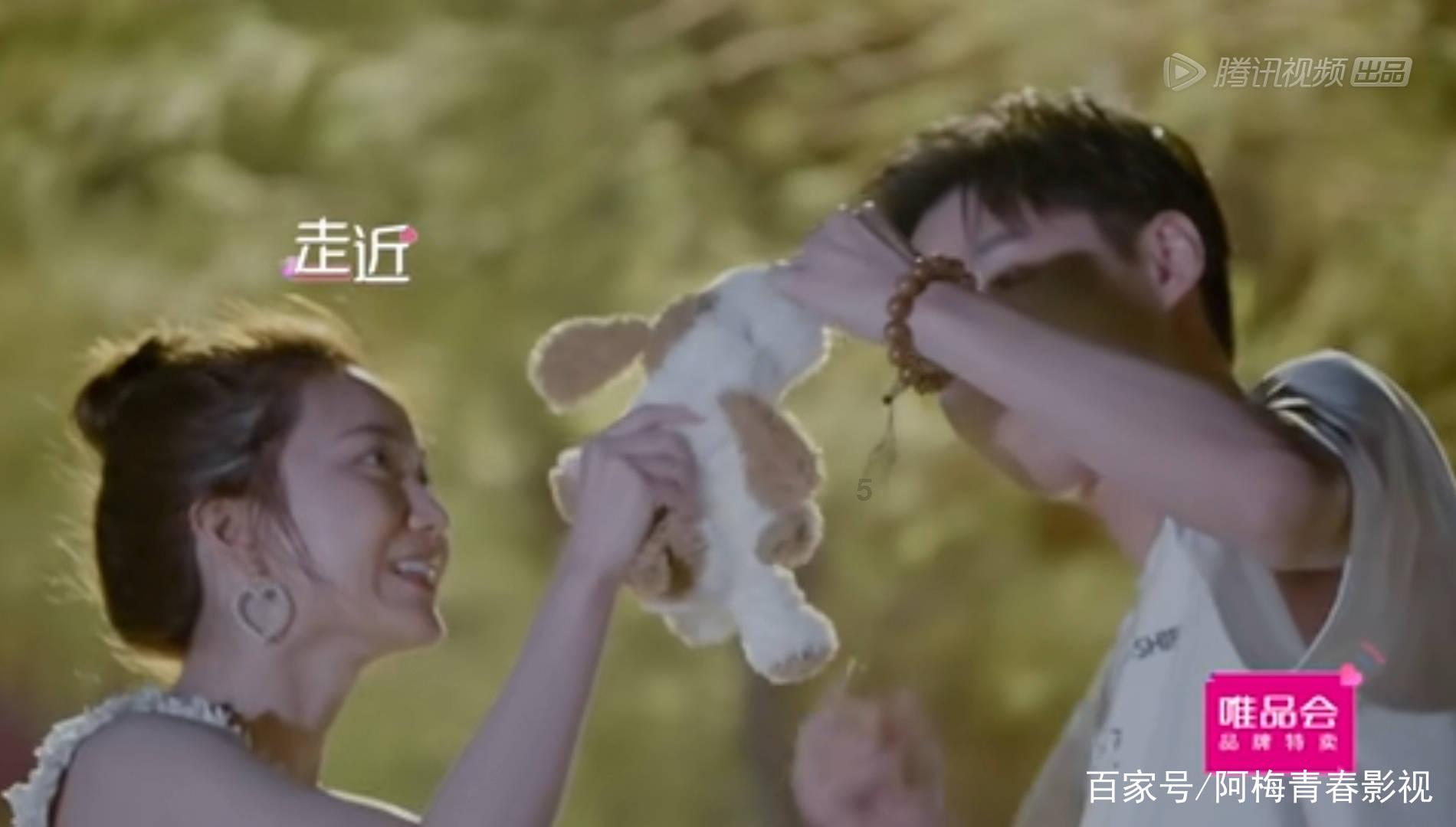逃离废弃的卡车场