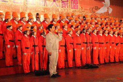 意超杯决赛时得知名宿里瓦去世，比赛下半场之前全场默哀1分钟