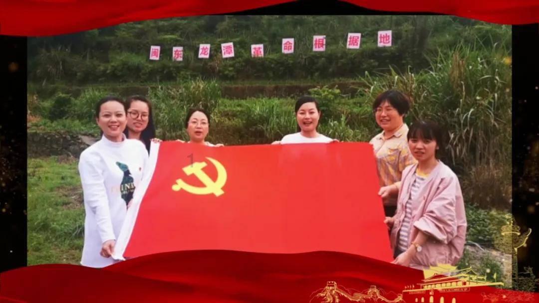 黑龙江哈尔滨:游客热情“点燃”冰雪世界