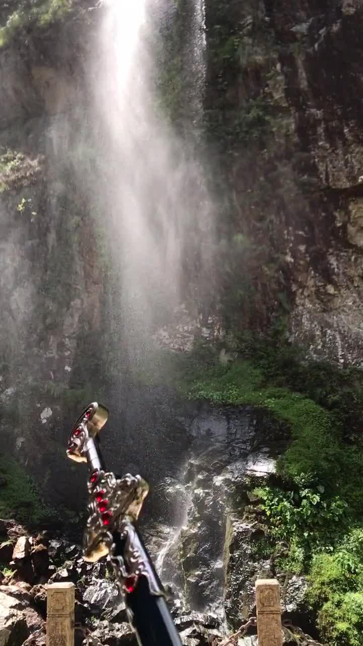 老人晕倒心脏骤停医警紧急送医,医生:再晚10分钟后果不堪设想
